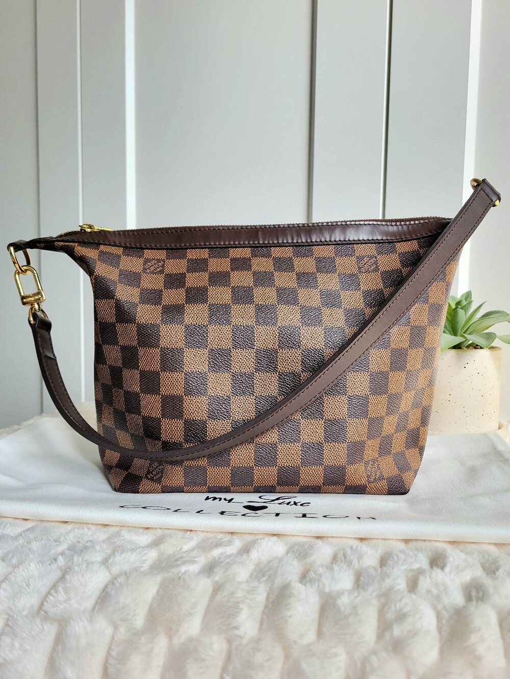 Louis Vuitton Illovo MM Brown Damier Ebene Shoulder Bag/ Satchel - Picture 4 of 17